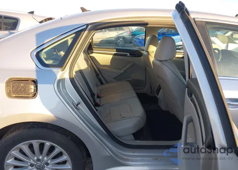 2017 Volkswagen Passat 1.8T Se z USA, uszkodzony, nr VIN 1VWBT7A30HC031516